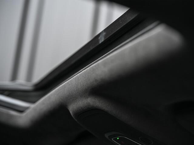 Audi Q7 4.0 TFSI SQ7 quattro Panoramadak | Keramische Remmen | Alcantara Hemel | Carbon Interieur | B&O | HUD | Luchtvering | Stoelverwarming V+A | Camera | Ambiance Interieur | Stuurverwarming | Achterasbesturing |