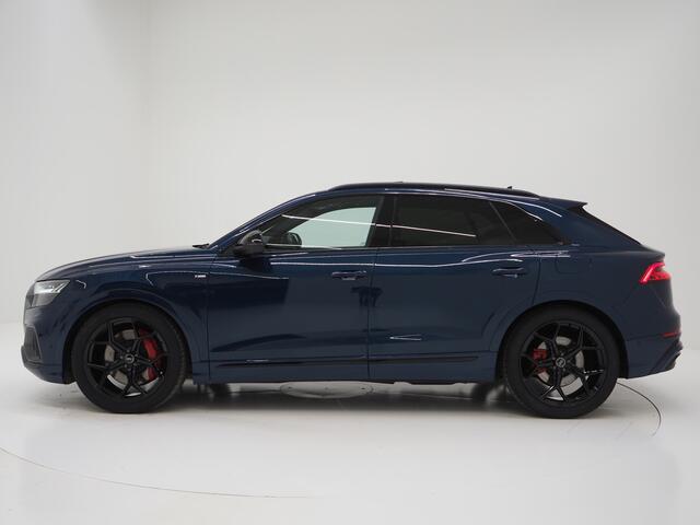 Audi Q8 60 TFSI e quattro Competition | Panoramadak | Luchtvering | 360 | Keyless | Trekhaak