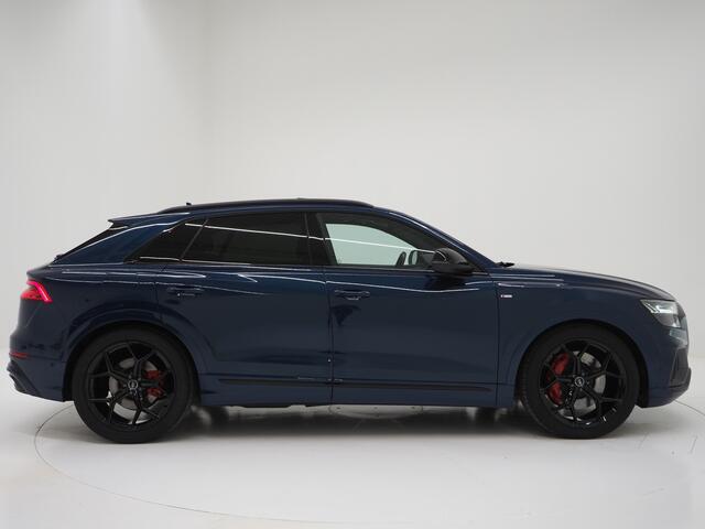 Audi Q8 60 TFSI e quattro Competition | Panoramadak | Luchtvering | 360 | Keyless | Trekhaak