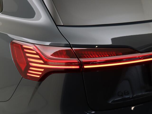 Audi Q8 e-tron 50 quattro S Edition 95 kWh | Panoramadak | Achteruitrijcamera | 21" Velgen | Stoelverwarming | Carplay