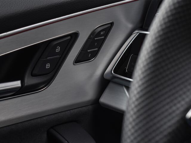 Audi Q8 55TFSI e QUATTRO PRO LINE S COMPETITION | FULLSTYLING | S-SEATS | 23INCH PANORAMADAK | 4 WIEL BESTURING | B&O SOUND | HEAD-UP | LUCHTVERING | DAB+ | SOFT-CLOSE | KEYLESS GO | ADAPTIVE CRUISE | 360 CAMERA | AMBIANCE INTERIEUR | TREKHAAK | BLACK-OPTIC