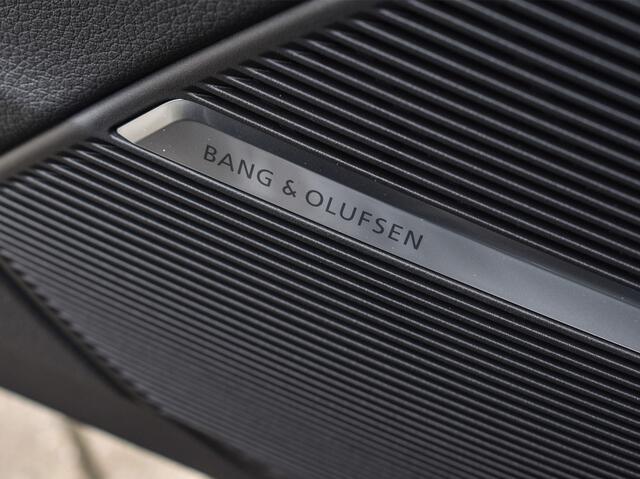 Audi Q8 55TFSI e QUATTRO PRO LINE S COMPETITION | S-SEATS | PANORAMADAK | 4 WIEL BESTURING | B&O SOUND | HEAD-UP | LUCHTVERING | DAB+ | SOFT-CLOSE | KEYLESS GO | ADAPTIVE CRUISE | 360 CAMERA | AMBIANCE INTERIEUR | TREKHAAK | BLACK-OPTIC