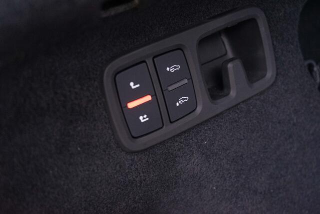 Audi Q8 55 TFSI e Quattro S-Line ACC Pano Matrix Head Up B&O SStoel Ambient Softcl. 360 Trekhaak