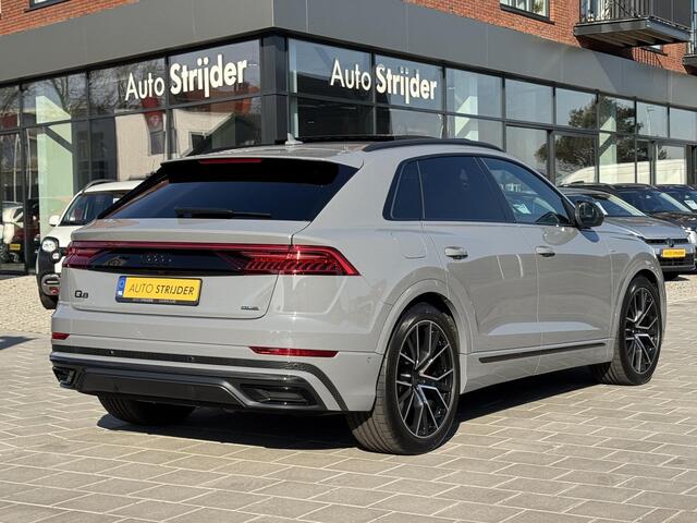 Audi Q8 55 TFSIe Quattro Competition Plus 381pk / Nardo Grey / 22LM / Black Optiek / Panodak / PHEV