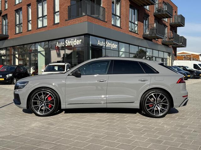 Audi Q8 55 TFSIe Quattro Competition Plus 381pk / Nardo Grey / 22LM / Black Optiek / Panodak / PHEV