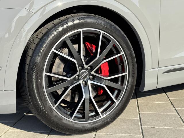 Audi Q8 55 TFSIe Quattro Competition Plus 381pk / Nardo Grey / 22LM / Black Optiek / Panodak / PHEV