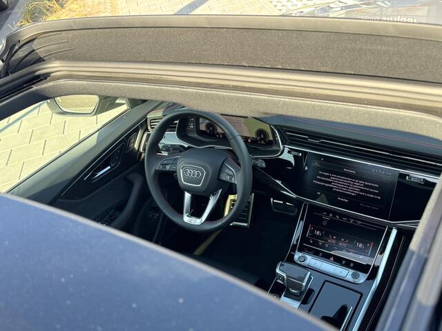 Audi Q8 55 TFSIe Quattro Competition Plus 381pk / Nardo Grey / 22LM / Black Optiek / Panodak / PHEV