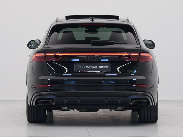 Audi Q8 60 TFSI e quattro Pro Line S Competition Panoramadak Wegklapbare trekhaak 23'' Lichtmetalen velgen Vierwiel besturing