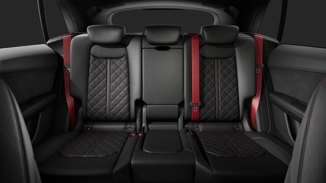 Audi Q8 55 TFSI e 394 Tiptronic Pro Line S Automaat | Vierwielbesturing | Achteruitrijcamera | Privacy glas (donker getint) | S line exterieurpakket | Parkeerhulp voor en achter | Automatisch dimmende binnenspiegel | Sportstoelen plus voorin | Optiekpakket zwart 