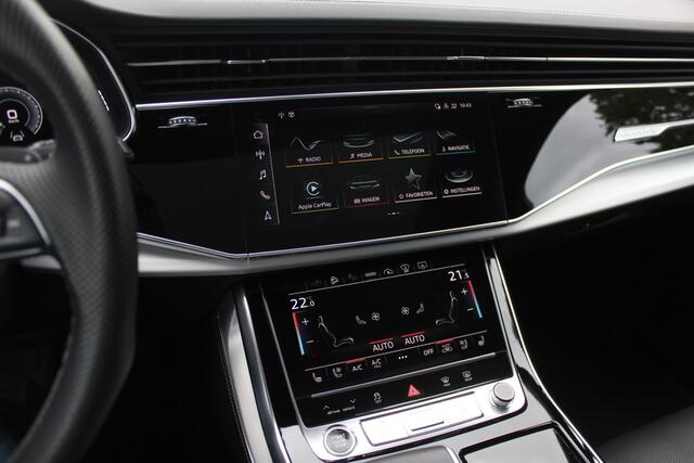 Audi Q8 55 TFSI e quattro Pro Line S / Vol opties!! / Trekhaak / Panoramadak / 360Camera / Head-up / 22'' / Softclose / B&O / Luchtvering / Keyless / Stuurverwarming / Sfeerverlichting / Stoelventilatie + verwarming / Dodehoek /