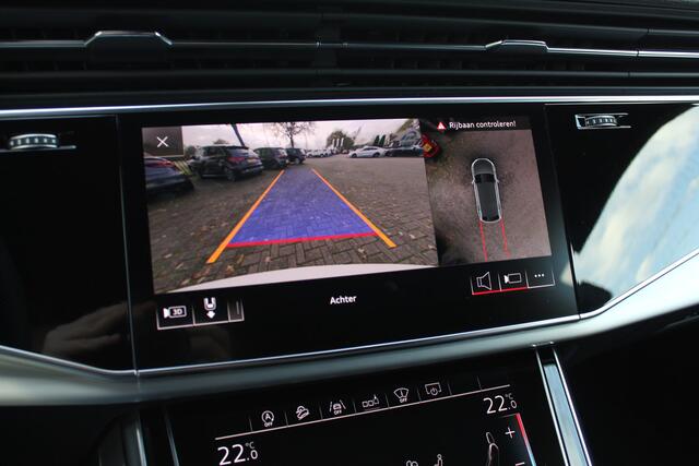 Audi Q8 55 TFSI e quattro Pro Line S / Vol opties!! / Trekhaak / Panoramadak / 360Camera / Head-up / 22'' / Softclose / B&O / Luchtvering / Keyless / Stuurverwarming / Sfeerverlichting / Stoelventilatie + verwarming / Dodehoek /