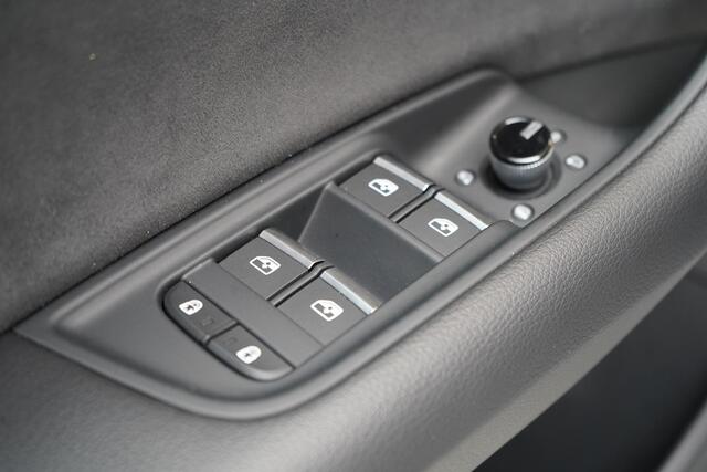 Audi Q8 60 TFSI e quattro Pro Line S Competition | B&O | Massagestoelen | Laser LED | Panoramadak | Trekhaak | Luchtvering
