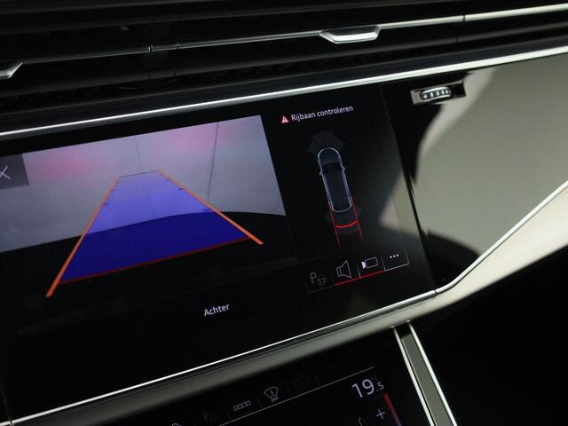 Audi Q8 55 TFSIe 280kW/381PK quattro S Line · Leder · Luchtvering · Panoramadak