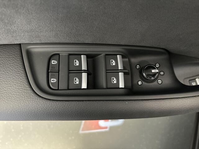 Audi Q8 60 TFSIe 490pk Quattro Pro Line S Competition · Luchtvering · 360 Camera · Servosluiting · Panoramadak · Elek. trekhaak · Stoelventilatie · 22'' Inch · Garantie t/m 12-02-2028 of 90.000km