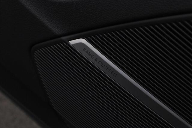 Audi Q8 60 TFSI e 462 pk tiptronic quattro Pro Line S Competition | Panoramadak | Valcona leder | Sportstoelen Plus | Bang & Olufsen | Rondomzicht camera
