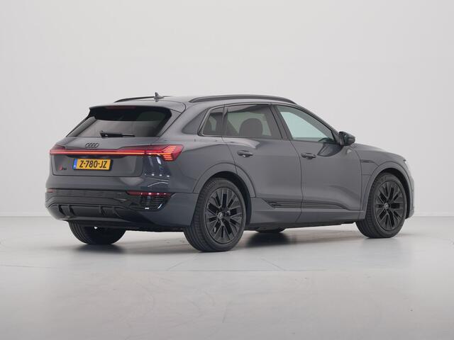 Audi Q8 e-tron 55 quattro S-Line Edition Competition 115 kWh 408pk Panorama Navigatie Camera Stoelverwarming Luchtvering Memory Seats