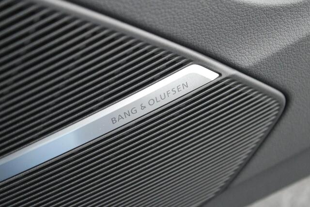 Audi Q8 55 TFSI e 394pk quattro Pro Line S Trekhaak 360Camera Panoramadak Leder Head-Up B&O Memory Laser Led Luchtvering Keyless