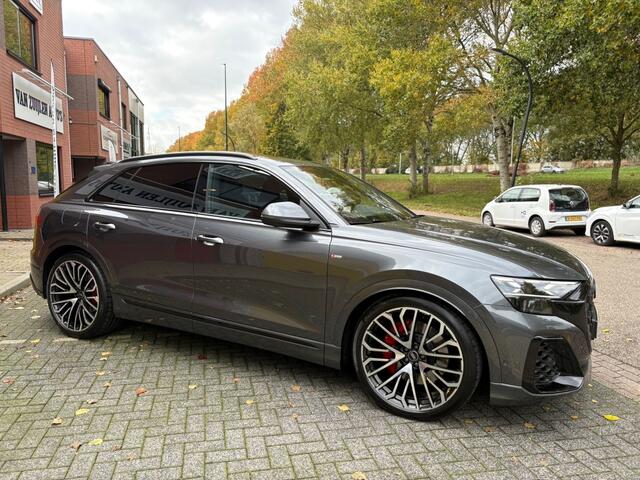 Audi Q8 55 TFSIe Quattro 394pk S-Line Pano 4W 23" Trekhaak B&O Soft Matr