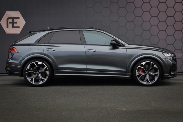 Audi Q8 RS Q8 quattro | RS DYNAMIC PACK 305KM/H | KERAMISCH | B&O 3D | 4W-BESTURING | PANORAMADAK | STOELKOELING/VERWARMING/MASSAGE | 23" | ELEK. TREKHAAK | SPORTUITLAAT | SOFTCLOSE | ETC. RSQ8