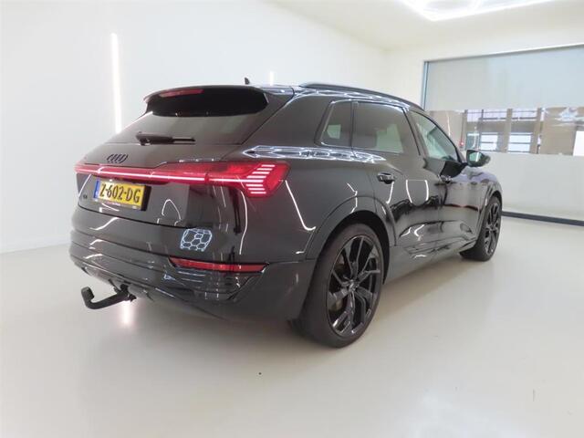 Audi Q8 e-tron 50 quattro Advanced Edition 95 kWh | Afn trekhaak | Virtual Cockpit+ | Luchtvering | CarPlay | Adap Cruise | S-line 22" LM | Elek stoelen | Zwart Optiek | Full led | Org NL