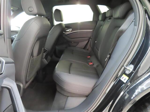 Audi Q8 e-tron 50 quattro Advanced Edition 95 kWh | Afn trekhaak | Virtual Cockpit+ | Luchtvering | CarPlay | Adap Cruise | S-line 22" LM | Elek stoelen | Zwart Optiek | Full led | Org NL