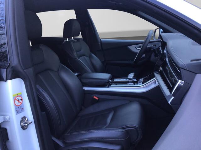 Audi Q8 55 TFSI e quattro Pro Line S ACC Trekhaak Luchtvering Panoramadak Head-Up 21 Inch Memory