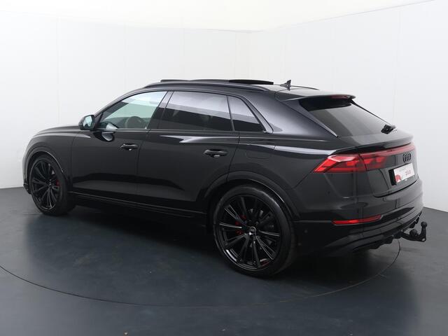 Audi Q8 60 TFSI e quattro | 490 PK | SoH 97% | S-Line | Lederen bekleding Volcano met ruit | Panoramadak | Head -Up display | Assistentiepakket plus | Trekhaak |