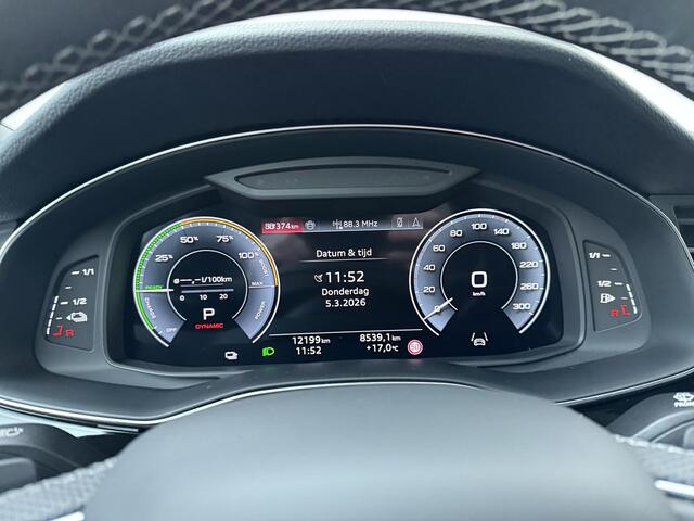 Audi Q8 60 TFSI e quattro | 490 PK | SoH 97% | S-Line | Lederen bekleding Volcano met ruit | Panoramadak | Head -Up display | Assistentiepakket plus | Trekhaak |