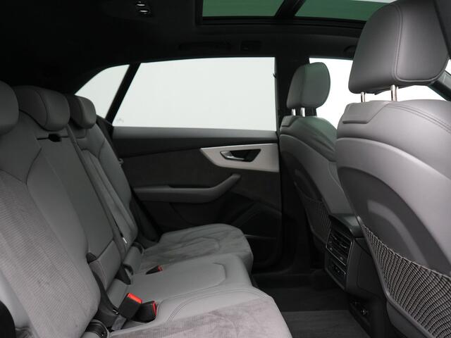 Audi Q8 55 TFSI e Quattro 2x S Line Black Optic Plug In Hybrid 381pk Dealer O.H. PHEV | Trekhaak Af Fabriek | Luchtvering | Panodak | Bang & Olufsen Sound | Camera | Alcantara Sportstoelen Verwarmd | 23"L.M | Virtual | Navigatie | DAB |