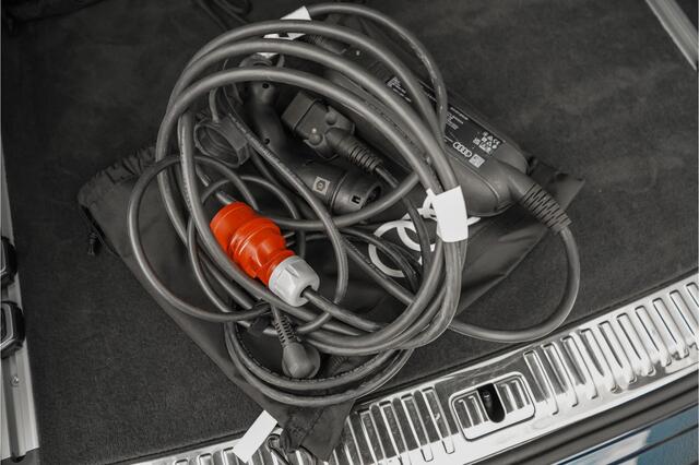 Audi Q8 55 TFSI e Quattro Pro Line S Pano Luchtverin ACC B&O 23"