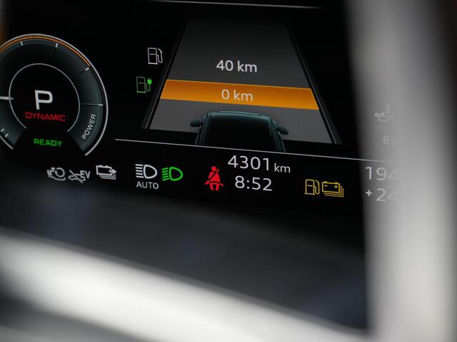 Audi Q8 60 TFSI e 490 pk Quattro Competition / S-Line | Panoramadak | Trekhaak | Vierwielsturing | Sportstoelen plus | Laser LED | Bang & Olufsen | 360 camera