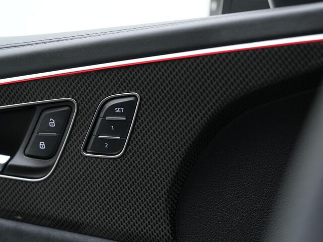 Audi Q8 60 TFSI e Quattro Pro Line S Competition / S-Line | Panoramadak | Sportstoelen Plus (rood gestik) | Geheugenstoel | Head-up display | HD-Matrix LED