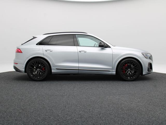 Audi Q8 60 TFSi e 490 Pk quattro S-Line Competition | Matrix Laser LED | Vierwielbesturing | B&O Audio | Valcona Leder | 22 Inch | Trekhaak | Head-Up | 20.328 Km!!