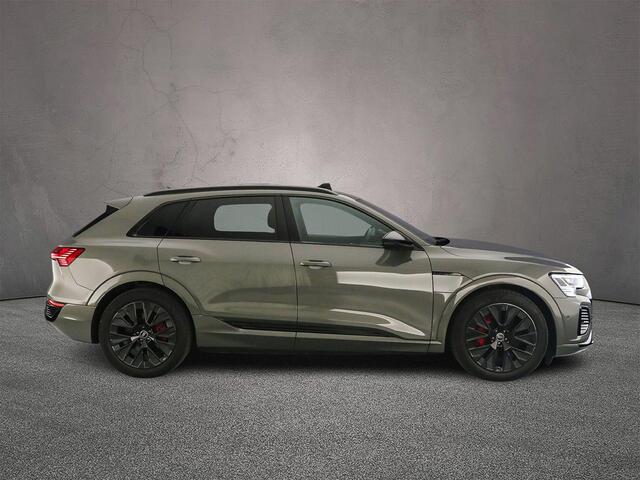 Audi Q8 e-tron 55 quattro S Edition 408PK 115 kWh | Pano | Head-up | Servo | Top-view | B& O | Alcantara | Privacy-Glas | Ambient-Lightning | Comfort-Sleutel | Digitale-Matrix |