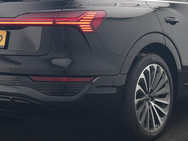 Audi Q8 e-tron 55 Quattro S Edition 114 kWh 408pk Dealer O.H. | Panodak | Luchtvering | Adaptive Cruise | Head Up | Bang & Olufsen | 360 Camera | Lederen Sportstoelen Verwarmd | Matrix LED | Keyless | Apple Carplay | Navigatie | DAB |