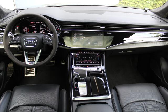 Audi Q8 4.0 TFSI RS Q8 quattro 600pk | Panorama dak | Keramische remschijven | Alcantara hemel | Luchtvering | Bang & Olufsen premium audio | Elektrisch wegklapbare trekhaak | Stoelverwarming/ventilatie | Stuurverwarming | Achterbank verwarmd | Elektrisch verstel
