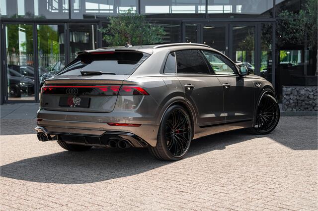 Audi Q8 60 TFSI e quattro ABT Aero Competition | Audi Exclusive Aqaatgrijs (Porsche) | Exclusive interieur Alabast wit | B&O Advanced | Advanced onderstel | Stoelventilatie + massagefunctie | Uitgebreid lederpakket | Carbon