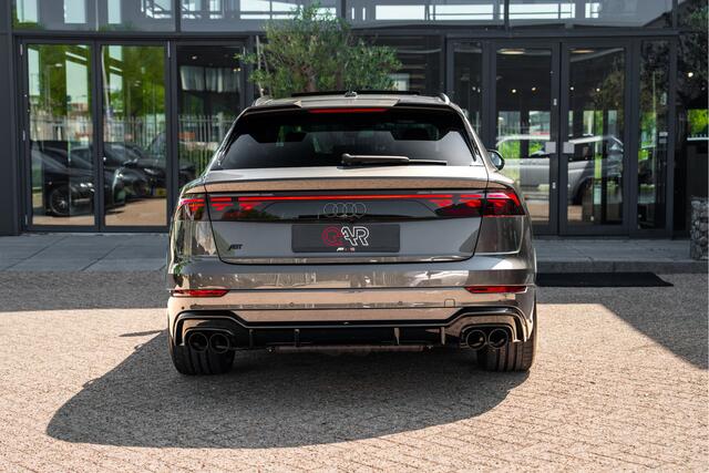 Audi Q8 60 TFSI e quattro ABT Aero Competition | Audi Exclusive Aqaatgrijs (Porsche) | Exclusive interieur Alabast wit | B&O Advanced | Advanced onderstel | Stoelventilatie + massagefunctie | Uitgebreid lederpakket | Carbon