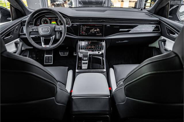 Audi Q8 60 TFSI e quattro ABT Aero Competition | Audi Exclusive Aqaatgrijs (Porsche) | Exclusive interieur Alabast wit | B&O Advanced | Advanced onderstel | Stoelventilatie + massagefunctie | Uitgebreid lederpakket | Carbon