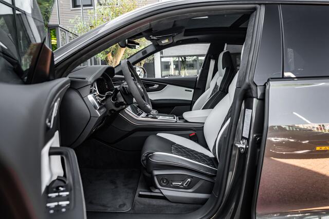 Audi Q8 60 TFSI e quattro ABT Aero Competition | Audi Exclusive Aqaatgrijs (Porsche) | Exclusive interieur Alabast wit | B&O Advanced | Advanced onderstel | Stoelventilatie + massagefunctie | Uitgebreid lederpakket | Carbon