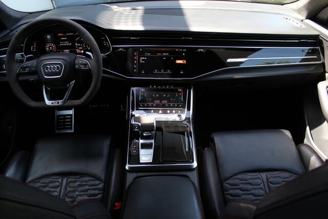 Audi Q8 4.0 TFSI RS Q8 quattro 600pk | Keramische remschijven | Alcantara hemel | Luchtvering | Bang & Olufsen premium audio | Elektrisch wegklapbare trekhaak | Stoelverwarming/ventilatie | Stuurverwarming | Achterbank verwarmd | Elektrisch verstelbare stoelen me