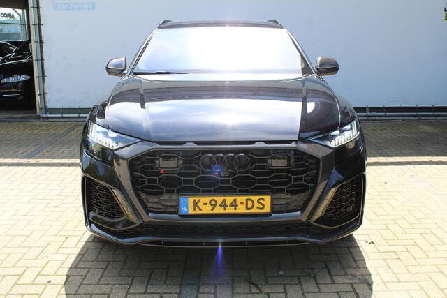 Audi Q8 4.0 TFSI RS Q8 quattro 600pk | Keramische remschijven | Alcantara hemel | Luchtvering | Bang & Olufsen premium audio | Elektrisch wegklapbare trekhaak | Stoelverwarming/ventilatie | Stuurverwarming | Achterbank verwarmd | Elektrisch verstelbare stoelen me