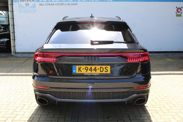 Audi Q8 4.0 TFSI RS Q8 quattro 600pk | Keramische remschijven | Alcantara hemel | Luchtvering | Bang & Olufsen premium audio | Elektrisch wegklapbare trekhaak | Stoelverwarming/ventilatie | Stuurverwarming | Achterbank verwarmd | Elektrisch verstelbare stoelen me