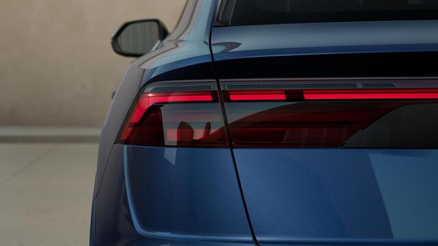 Audi Q8 60 TFSI e 490PK quattro Pro Line S Competition | Panoramadak | 23-Inch | Supersport-Stoelen | Nachtzicht | Trekhaak | Vierwiel-besturing | Head-Up | Top-View | Akoestisch-Glas