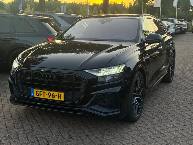 Audi Q8 55 TFSI e quattro Pro Line Plus / Trekhaak / 360Camera / Head-up / Softclose / Matrix LED / 22'' / RS Seats / B&O / Sfeerverlichting / Stoelmassage+Ventilatie / Stuurverwarming / Dodehoek / DAB / ACC