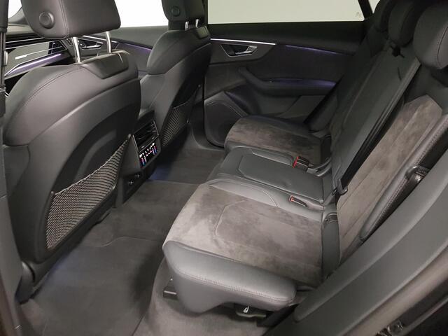 Audi Q8 4.0 TFSI RS Q8 Quattro 600pk! Panorama dak Navigatie Electrische achterklep Led Camera Climate Control Parkeer sensoren voor en achter Lichtmetalen Velgen