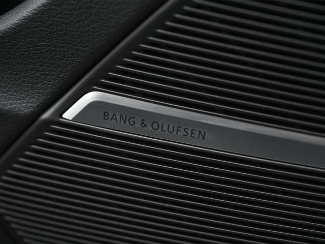 Audi Q8 55 TFSI e quattro Pro Line S | Panoramadak | NL-Auto | Dealeronderhouden | B&O | 360 Camera | Luchtvering | Adaptieve Cruise | Memory-Seats | Ambiance Interieur | Trekhaak | Stoelverwarming |