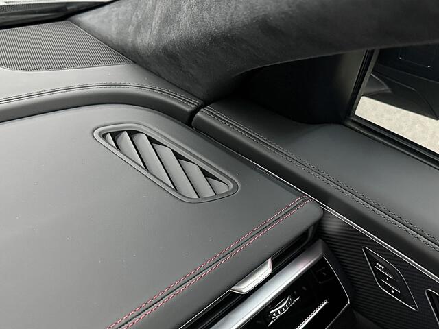 Audi Q8 60e 490pk Full Options! #RS Massage Seats | 4WS | OLED | Laser | Ventilatie | Valcona Leder+ Pakket | B&O Sound | 23'' | Alcantara hemel | Head-Up | Soft-Close | Panodak | 2x Memory | Trekhaak | Keyless-Entry | Luchtvering | | Nieuw | Fabrieksgarantie.