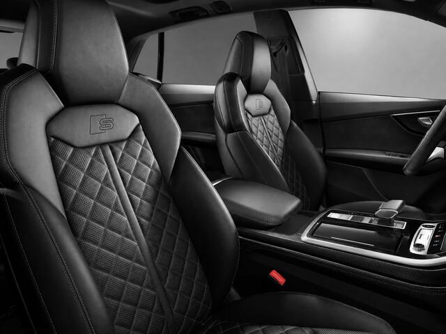 Audi Q8 60 TFSI e quattro Competition Plus 490 PK · Glazen panoramadak · B&O Premium 3D · Decoratielijsten mat carbon twill
