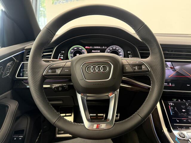 Audi Q8 60 TFSI e quattro Pro Line S Competition ACC Panoramadak 4 Wiel besturing